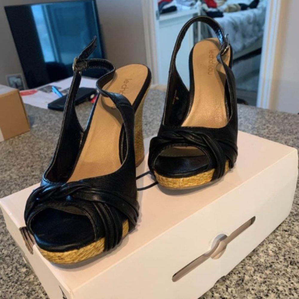 Le Chateau Sandal Wedges